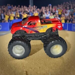 Hot Wheels Monster Jam Tropical Thunder 1:64 Scale Die-Cast Truck Silver Rim A37